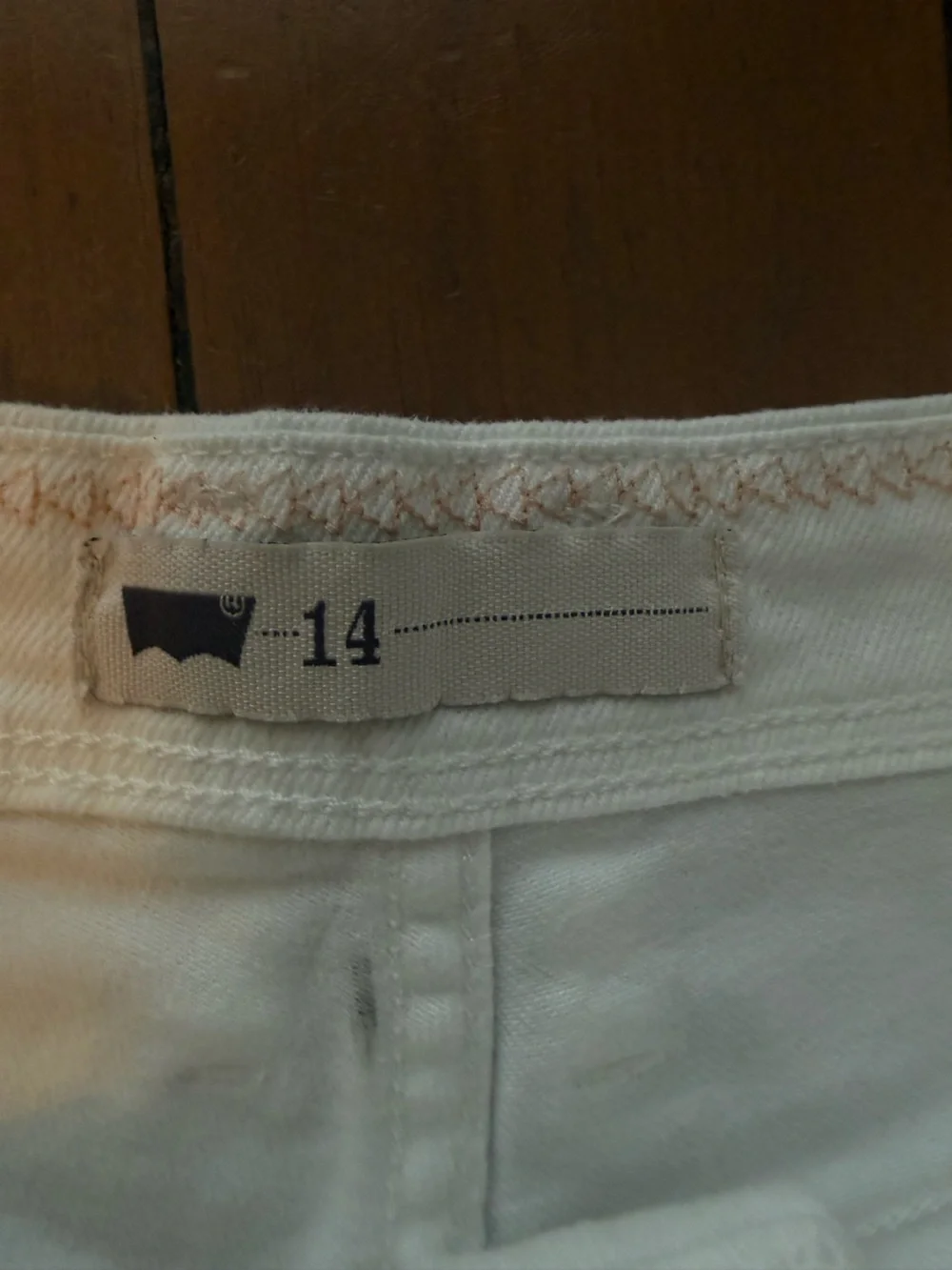Levi's White Denim Shorts Women's Size 14 Casual Cuffed Denim